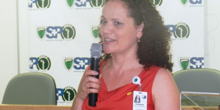 Rosinéia, casada com José Antônio é mãe de Cristiano, Vinicius e Isabela.