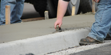 Má conservação de calçadas é responsável por 20% de quedas atendidas em hospital de SP