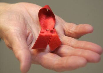 Brasil começa a distribuir medicamento 3 em 1 contra aids