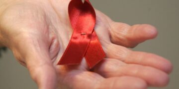 Brasil começa a distribuir medicamento 3 em 1 contra aids