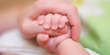 Cai mortalidade de crianças com menos de 5 anos