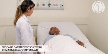 Troca de Curativo de Cateter Venoso Central com Membrana Semipermeável