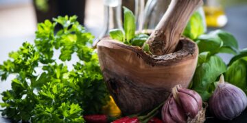 Substituição do sal de cozinha por ervas aromáticas