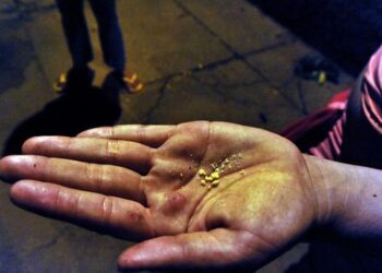 Substâncias que causam câncer e necrose são misturadas ao crack