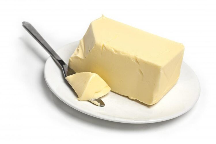 Comer uma porção (uma colher de sopa) de manteiga por dia aumenta em 1% o risco de morte, mas diminui em 4% no risco de diabetes tipo 2. (Thinkstock/VEJA/VEJA)