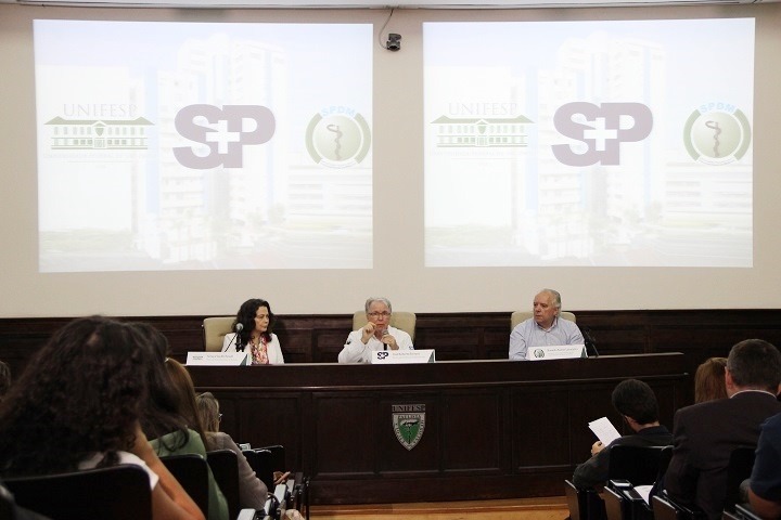 Soraya Smaili, José Roberto Ferraro e Ronaldo Laranjeira durante a coletiva de imprensa
