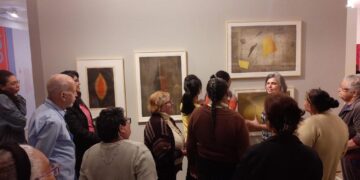 Pacientes do AME Idoso Oeste visitam Museu de Arte Moderna