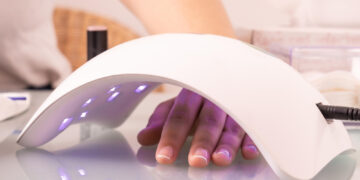 AME Maria Zélia realiza fototerapia em pacientes com doenças de pele