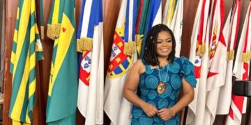 Enfermeira Eliana Santos recebe o título de Diplomata Civil Humanitária Internacional