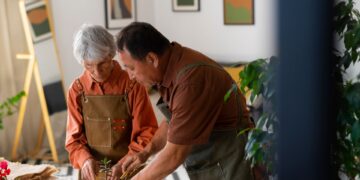 Outubro Prateado: confira a programação especial dos AMEs do Idoso