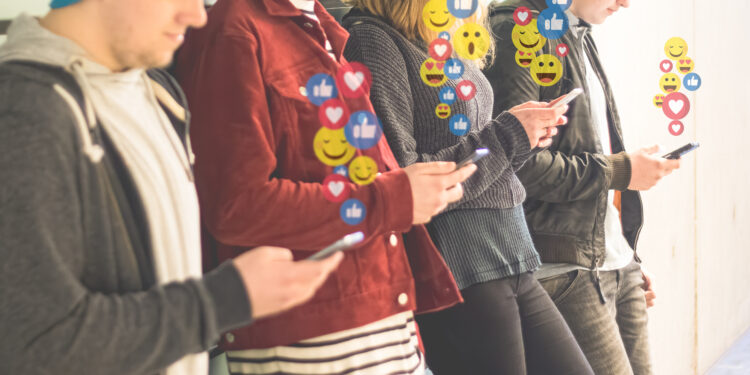 Como as redes sociais impactam a saúde mental