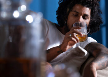 Como o Consumo de Álcool e Drogas Afeta Seu Corpo e Mente Sem Você Perceber