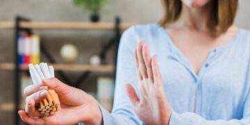 Tabagismo aumenta riscos para mulheres grávidas e na menopausa, alerta PrevFumo