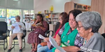 Clube da Leitura incentiva a leitura e estimula a mente dos idosos atendidos pelo PAI Formosa Vila Guarani