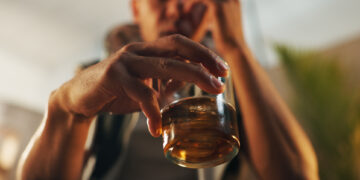 Consumo de álcool no Brasil: quando o hábito social se torna um problema de saúde pública