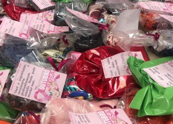 Farmácias de Alto Custo gerenciadas pela SPDM arrecadam lenços para mulheres em tratamento contra o câncer