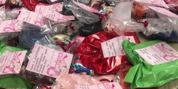 Farmácias de Alto Custo gerenciadas pela SPDM arrecadam lenços para mulheres em tratamento contra o câncer