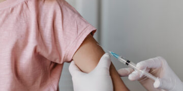 Poliomielite: como a vacinação continua sendo a solução mais eficaz para eliminar a doença no Brasil