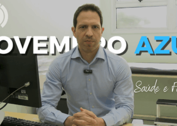 Foto do Dr. Valter Cassão. Palavras Novembro Azul ao fundo.