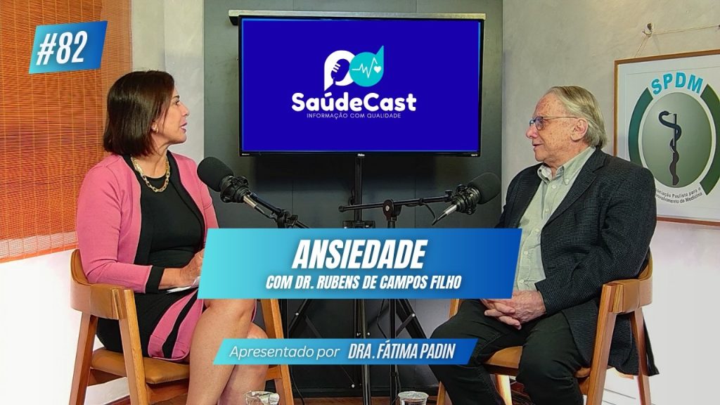Foto da Dra. Fátima Padin e do Dr. Rubens em entrevista para o SaúdeCast sobre ansiedade.