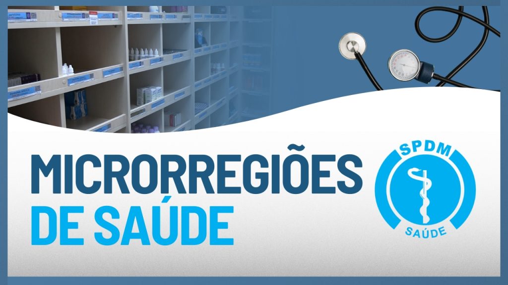 Microrregião de Saúde. No topo, à esquerda, foto de uma farmácia de UBS, e à direita, foto de um estetoscópio. Logo abaixo, Microrregiões de Saúde. No canto inferior direito, logo da SPDM.