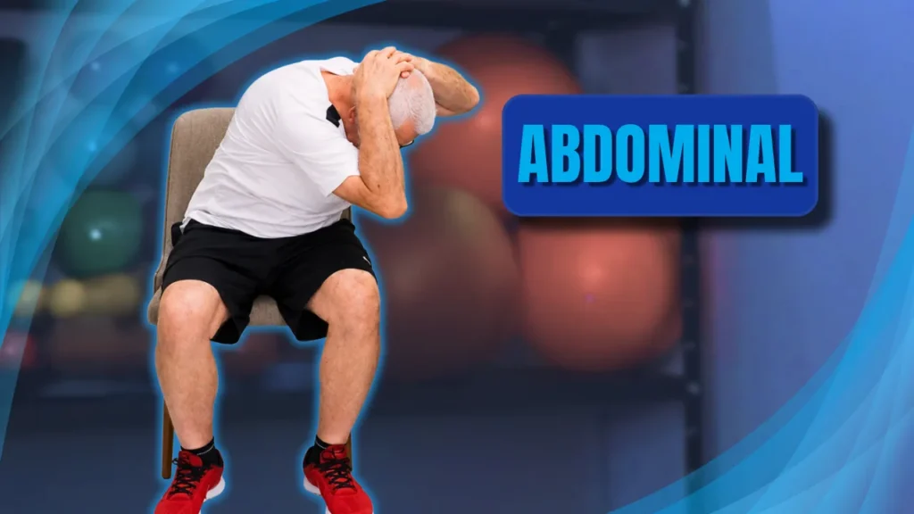 Abdominal. Foto de Seu Luiz sentados, com dedos os flexionados e mãos apoiadas sobre a nuca. Ao fundo, estante com halteres. À direita, a palavra abdominal, em azul.