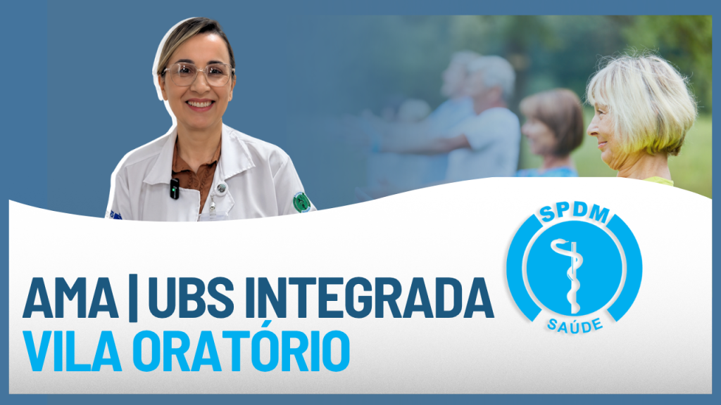 AMA/UBS Integrada Vila Oratório. Thumbnail em tons de azul e branco, com uma profissional da saúde à esquerda e uma pessoa idosa à direita. Ao fundo, aparecem outras pessoas idosas em um ambiente externo. Na parte inferior, destaca-se o texto “AMA | UBS Integrada Vila Oratório”, acompanhado do logotipo SPDM Saúde.