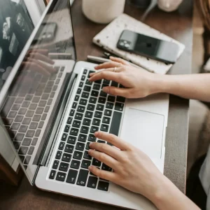 Acesso Centralizado O Portal do Paciente oferece um local centralizado para que você tenha acesso a todas as suas informações médicas importantes. Desde agendamentos de consultas e resultados de exames, tudo disponível na ponta dos seus dedos.